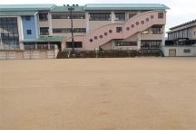 甲賀市立貴生川小学校グラウンドを改良クレイ舗装で改修