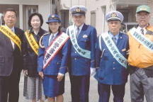 石田智子選手が一日警察署長として「春の全国交通安全運動」のパレードに参加