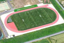 秀明大学が全天候トラックと人工芝インフィールドの陸上競技場を新設
