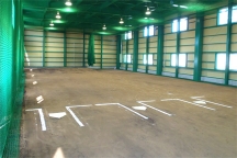 啓新高等学校に硬式野球部屋内練習場（黒土混合土舗装）が完成