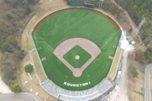 豊岡こうのとりスタジアムが人工芝へ全面改修。4月オープン