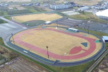 青森県平川市に第4種公認陸上競技場と多目的広場が誕生