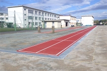 松阪商業高等学校のグラウンドに全天候直走路誕生