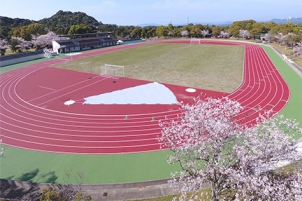 加世田運動公園陸上競技場を全面改修。2018年8月に第4種公認