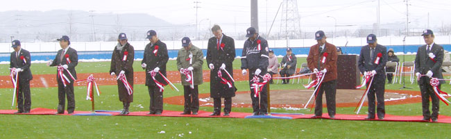 宮城県石巻市民球場が市内初の全面人工芝フィールドとして復旧しました。1